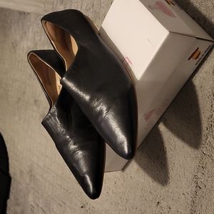 Flat leather shoes